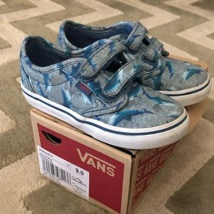 Boys toddler 9.0 shark print vans